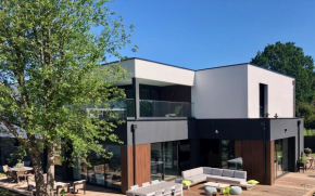 Гостиница HÔTELYA - Lille Villeneuve d'Ascq  Вильнёв-Д'аск
